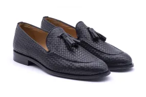 Elegant loafer with tassels