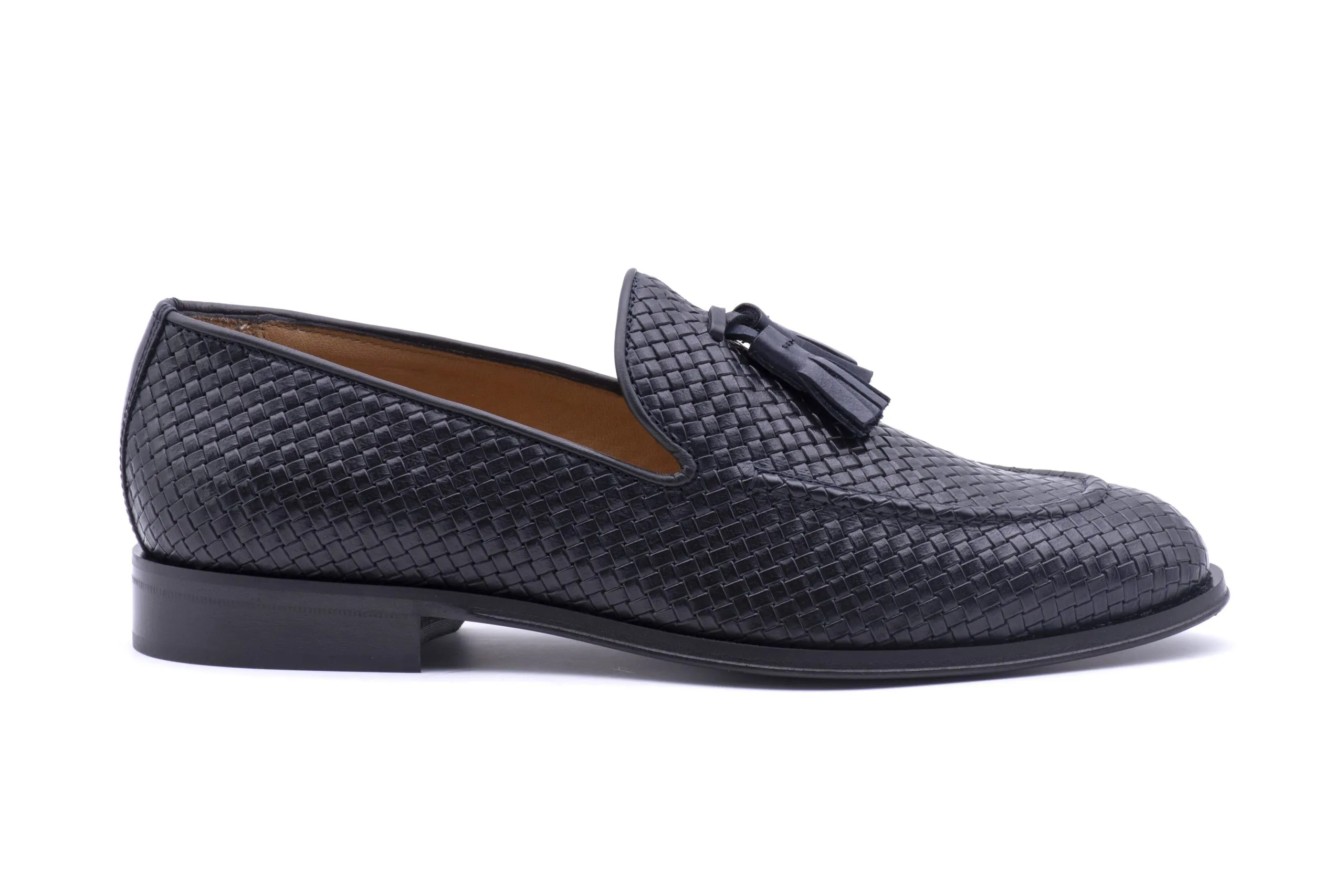 Elegant loafer with tassels