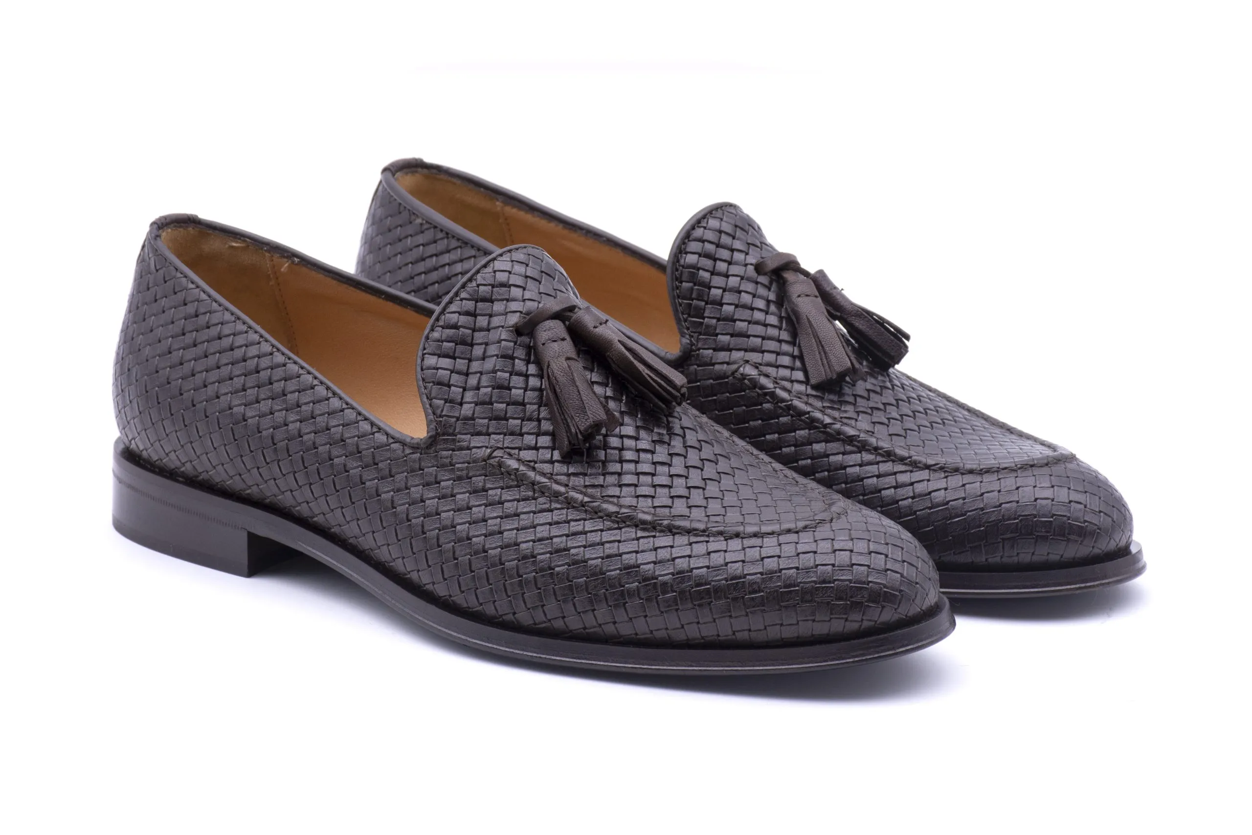 Elegant loafer with tassels