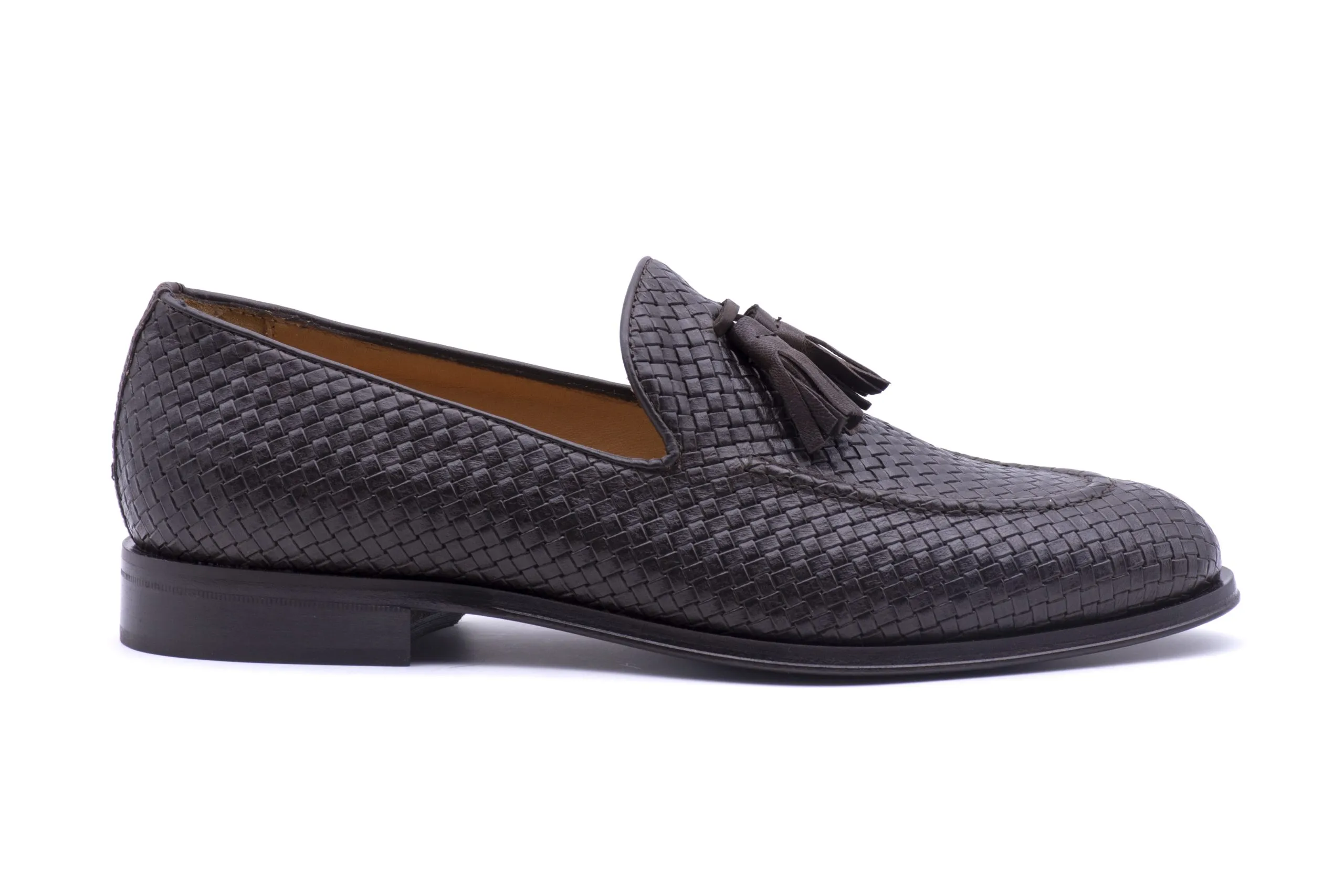 Elegant loafer with tassels