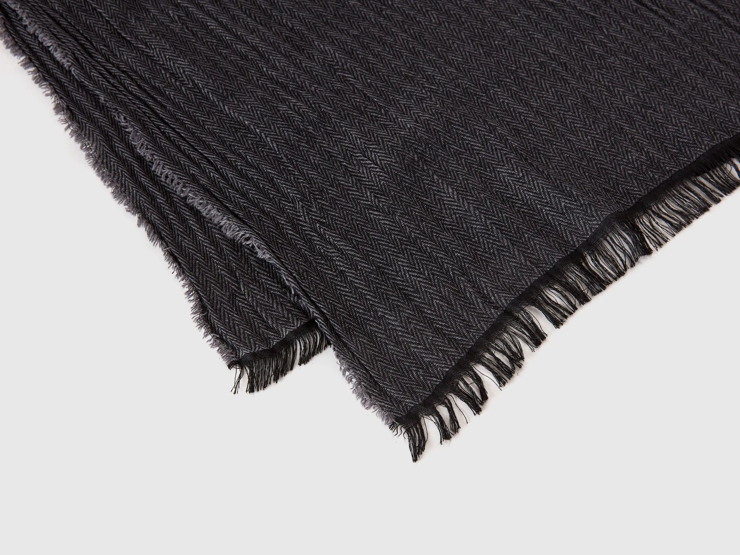 Scarf with recycled fabric - Black | Benetton